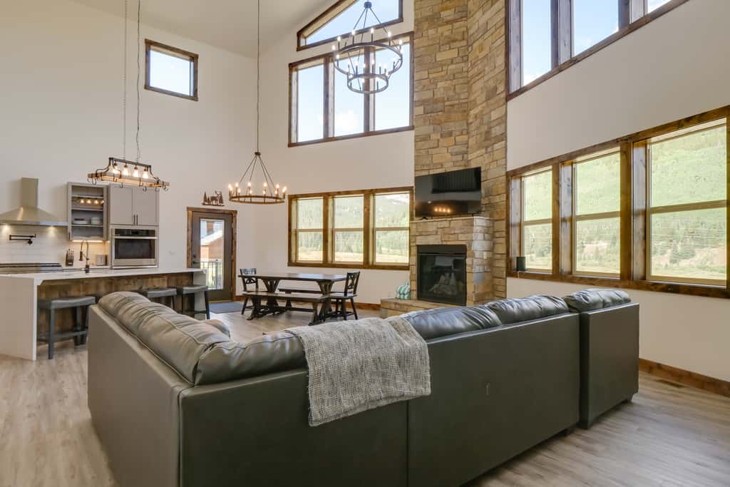 Hot Tub, Pool Table & Fireplace: 5 Mi to Breck!