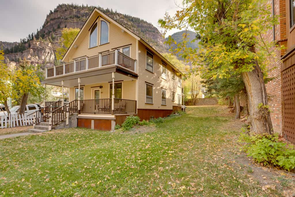 Patio & Mountain Views: Central Ouray Getaway!