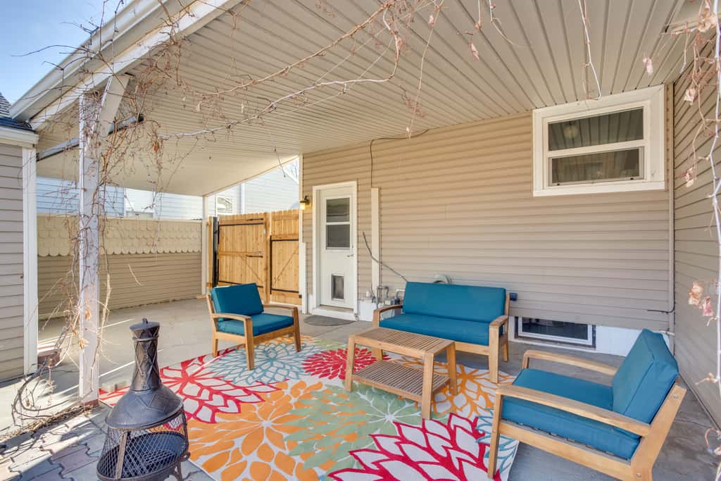 Adventure Home Base - 7 Blocks to Downtown!
