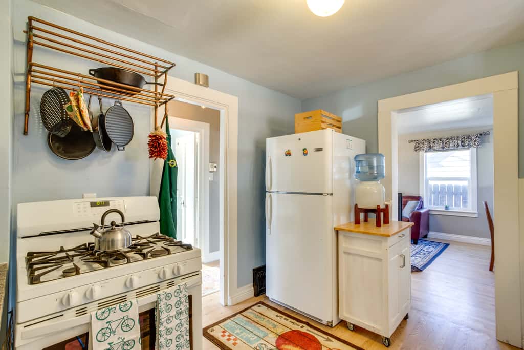 Adventure Home Base - 7 Blocks to Downtown!