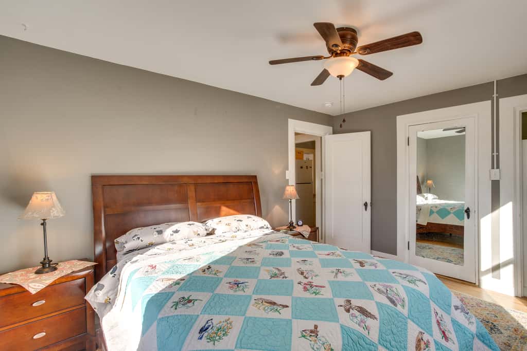 Adventure Home Base - 7 Blocks to Downtown!