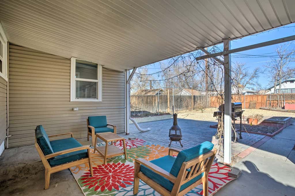 Adventure Home Base - 7 Blocks to Downtown!