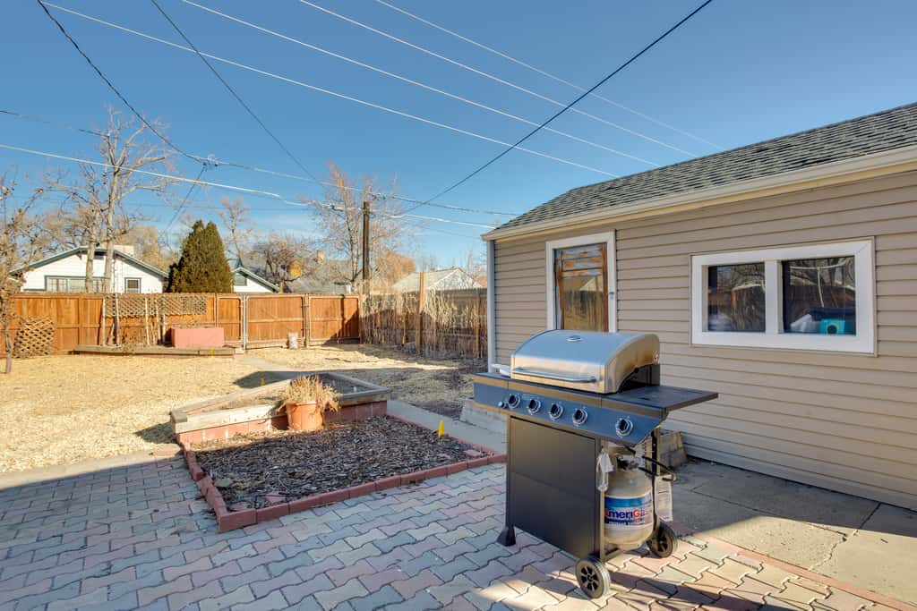 Adventure Home Base - 7 Blocks to Downtown!