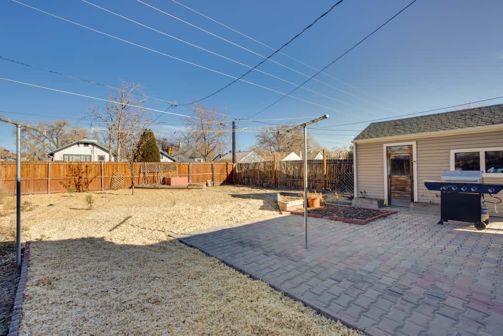 Adventure Home Base - 7 Blocks to Downtown!