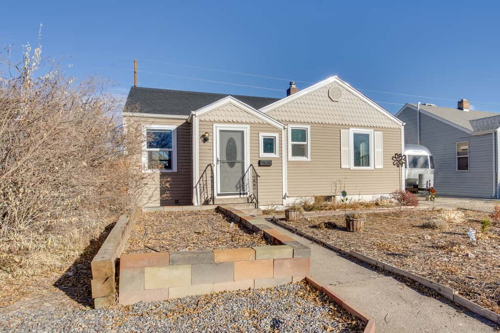 Adventure Home Base - 7 Blocks to Downtown!