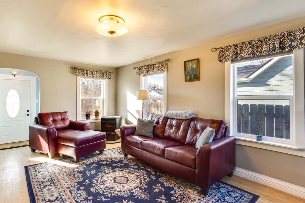 Adventure Home Base - 7 Blocks to Downtown!