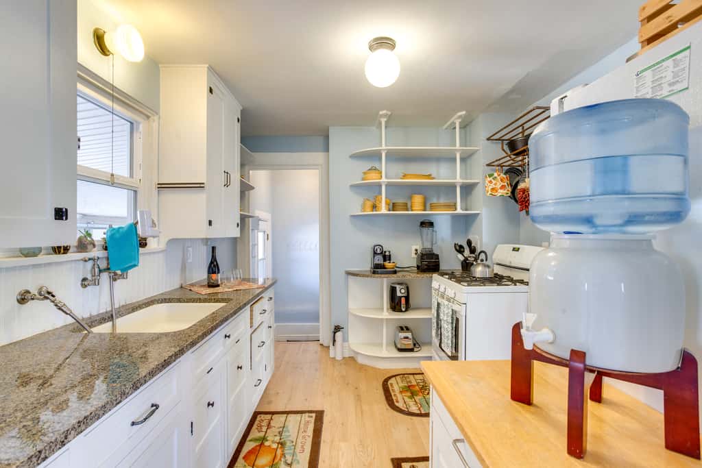 Adventure Home Base - 7 Blocks to Downtown!