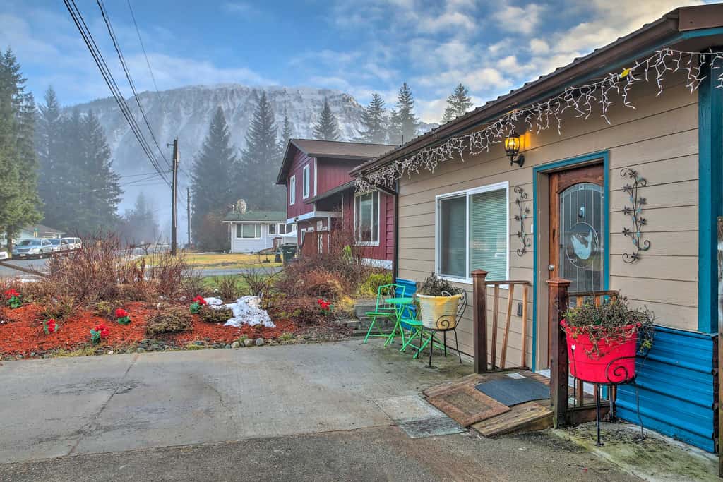 Quaint Juneau Apt w/ Scenic Mountain Surroundings!
