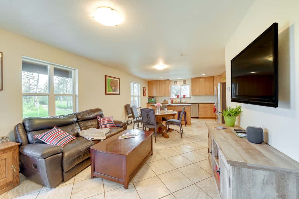 Lovely Soldotna Home, Steps From Kenai River