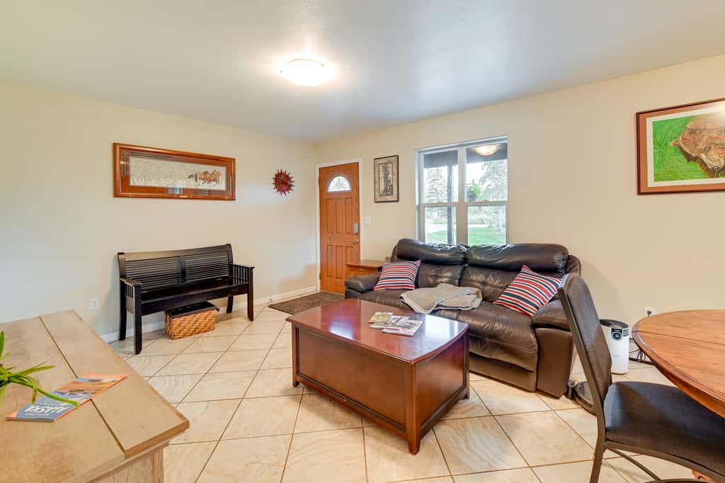 Lovely Soldotna Home, Steps From Kenai River