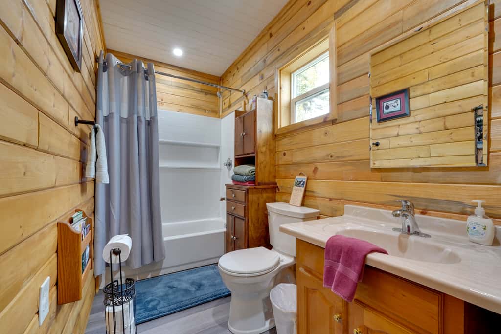 Fish, Hike & Explore: Lakefront Cabin in Soldotna