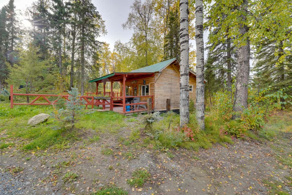 Fish, Hike & Explore: Lakefront Cabin in Soldotna