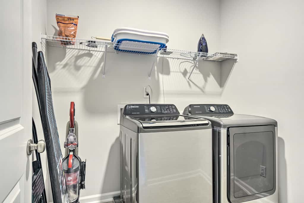 Sleek Durham Townhome Near Dtwn w/ Balcony!