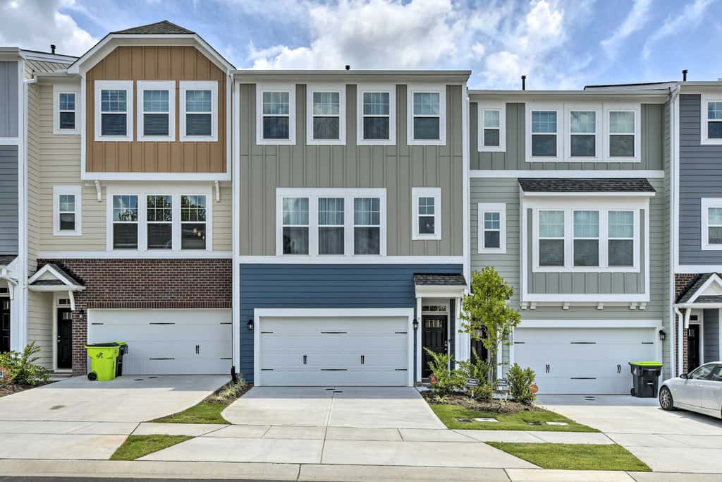 Sleek Durham Townhome Near Dtwn w/ Balcony!