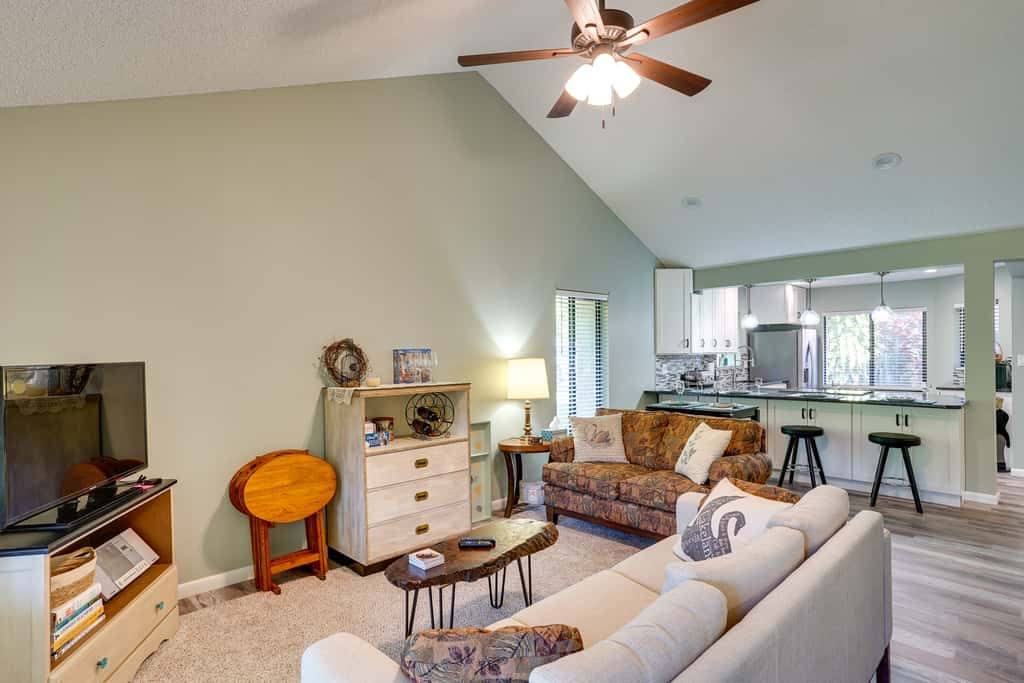 Pet-Friendly Lakeland Condo w/ Screened Porch!
