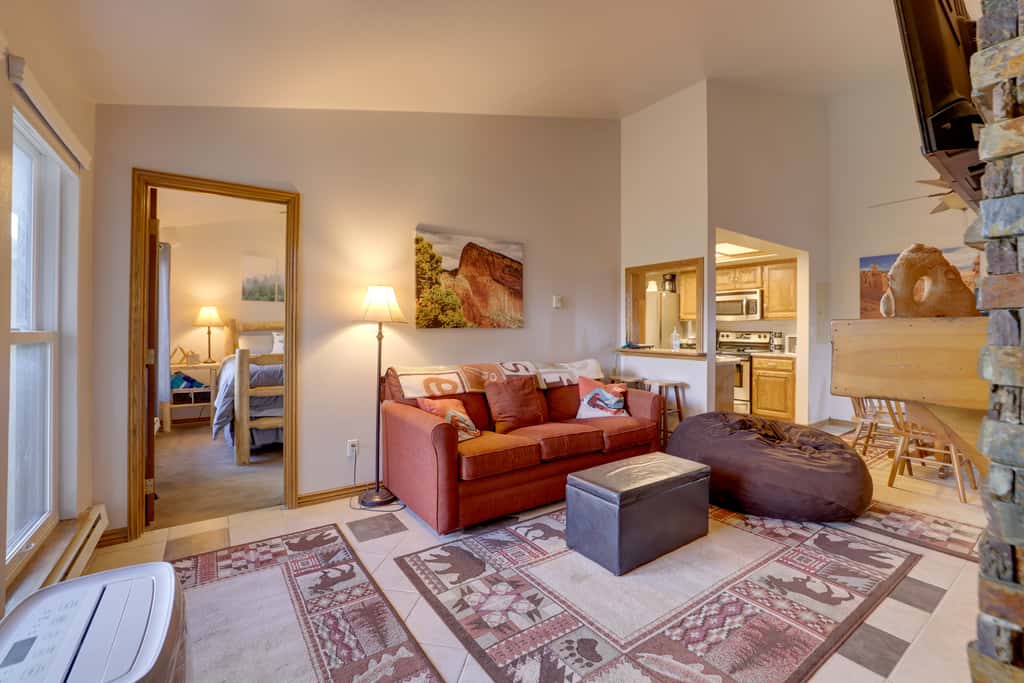 Ski-In/Ski-Out Brian Head Condo w/ Pool Access!