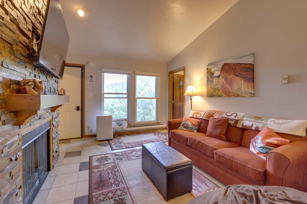 Ski-In/Ski-Out Brian Head Condo w/ Pool Access!