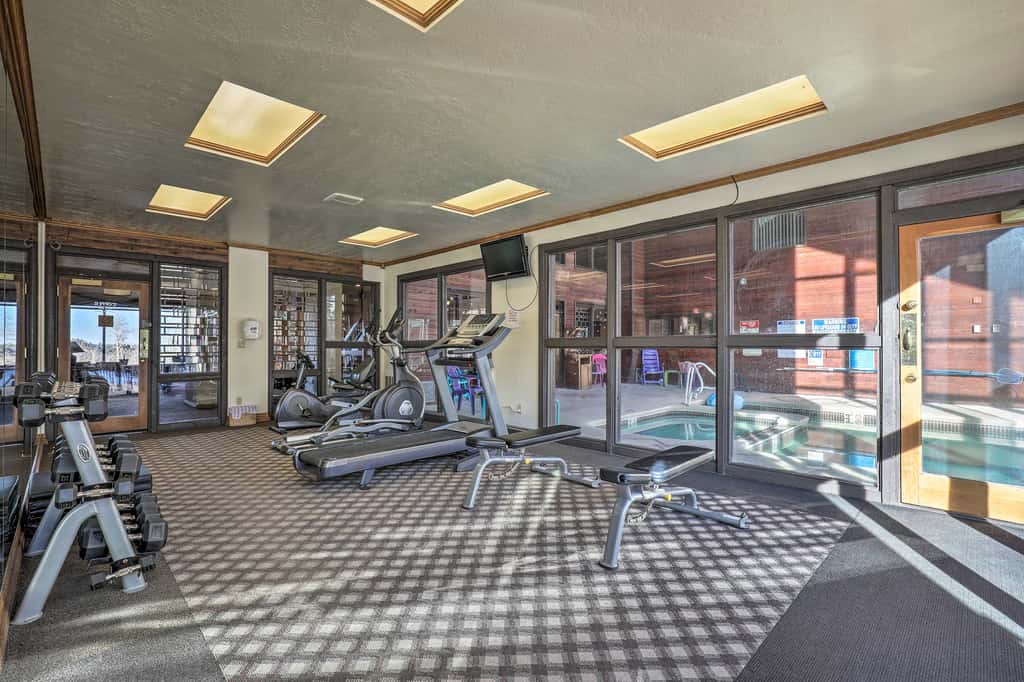 Ski-In/Ski-Out Brian Head Condo w/ Pool Access!