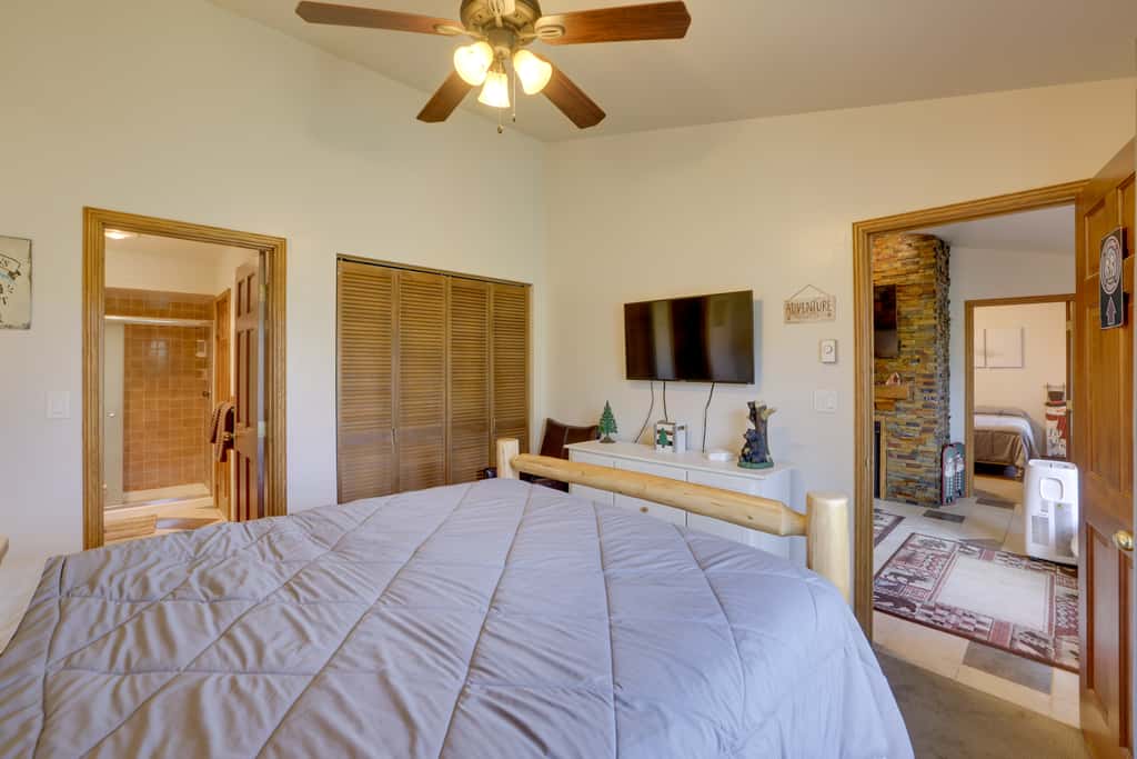 Ski-In/Ski-Out Brian Head Condo w/ Pool Access!