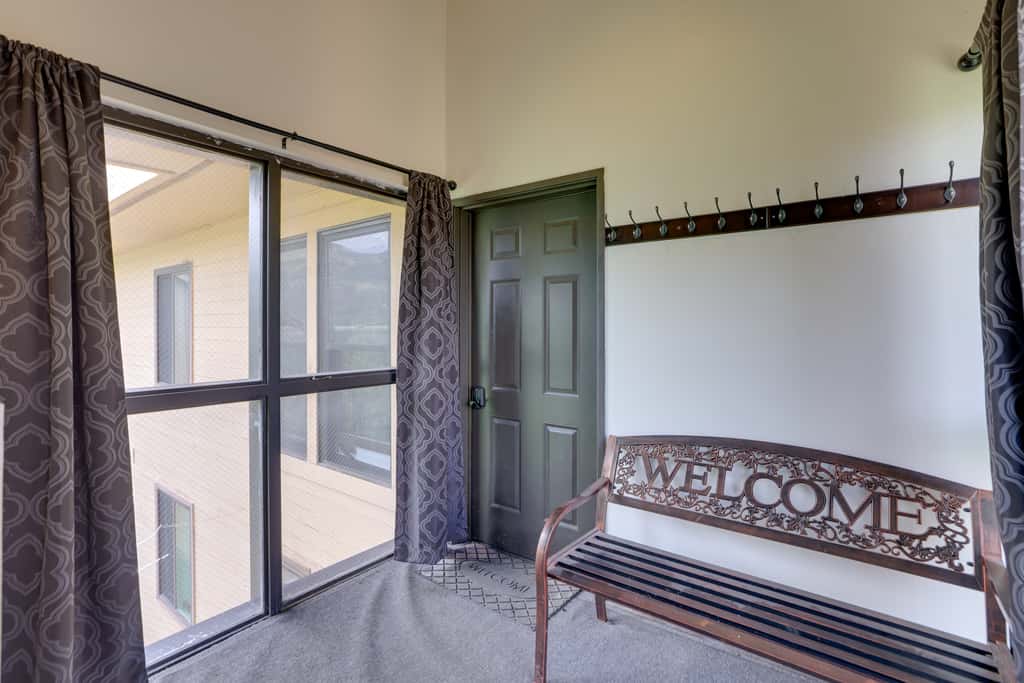 Ski-In/Ski-Out Brian Head Condo w/ Pool Access!