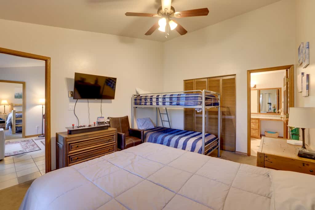 Ski-In/Ski-Out Brian Head Condo w/ Pool Access!