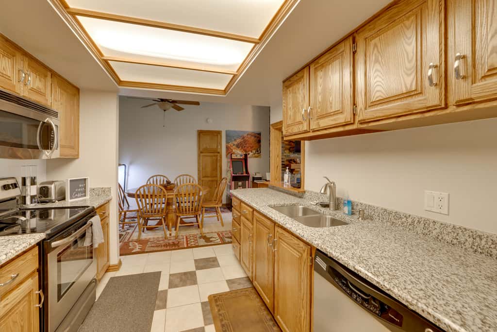 Ski-In/Ski-Out Brian Head Condo w/ Pool Access!
