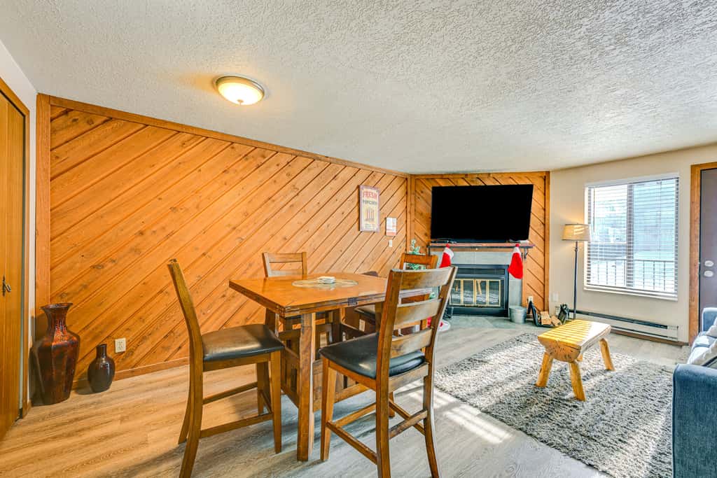 Timberbrook Village Condo: Community Pool, Hot Tub