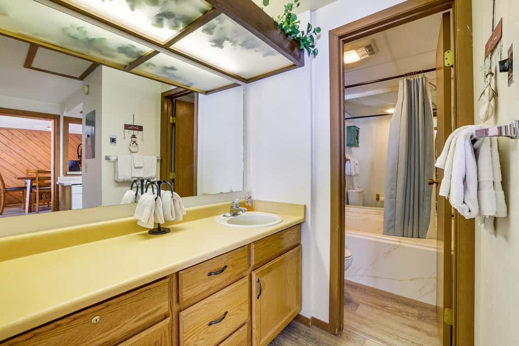 Timberbrook Village Condo: Community Pool, Hot Tub