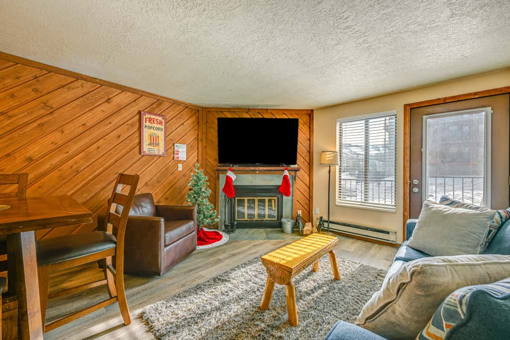 Timberbrook Village Condo: Community Pool, Hot Tub