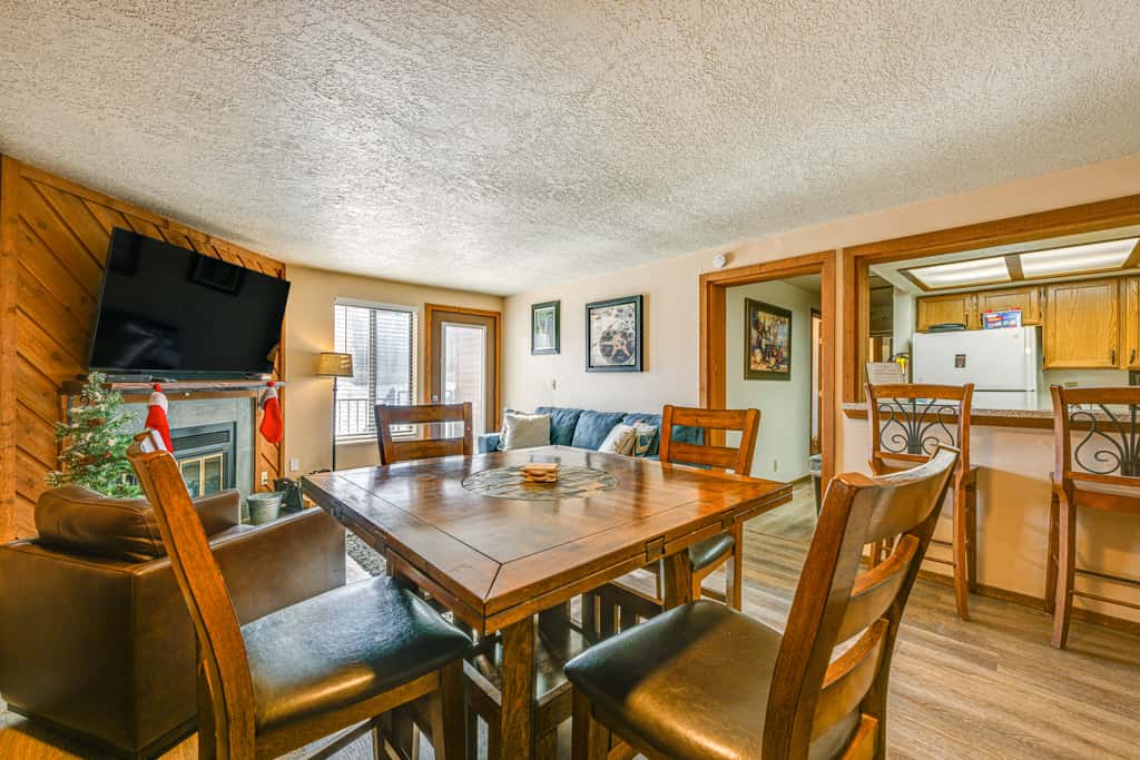 Timberbrook Village Condo: Community Pool, Hot Tub