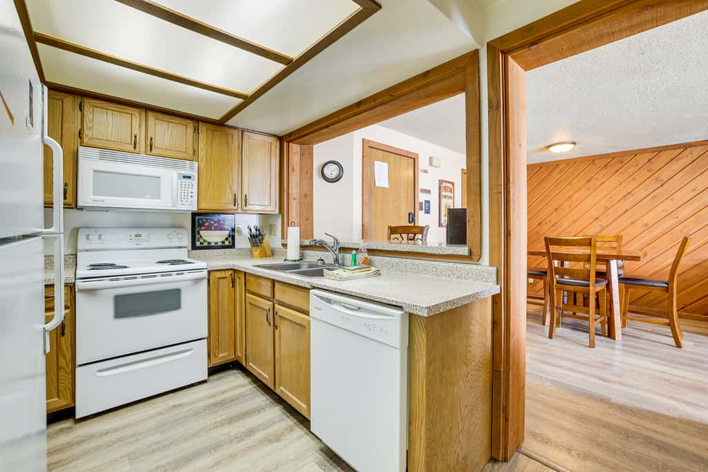 Timberbrook Village Condo: Community Pool, Hot Tub