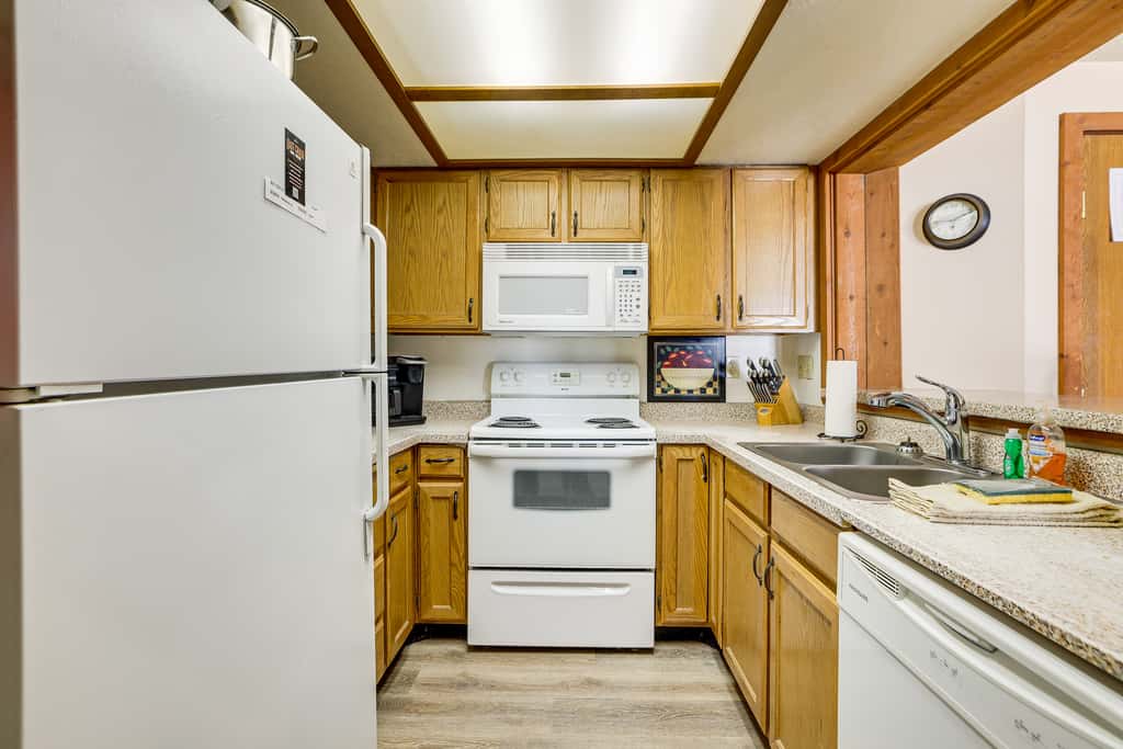 Timberbrook Village Condo: Community Pool, Hot Tub