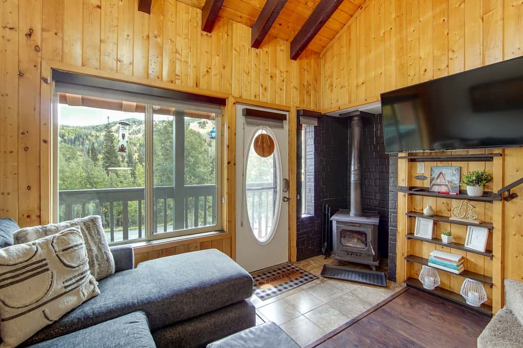 Cozy Brianhead Condo: Easy Walk to Giant Steps
