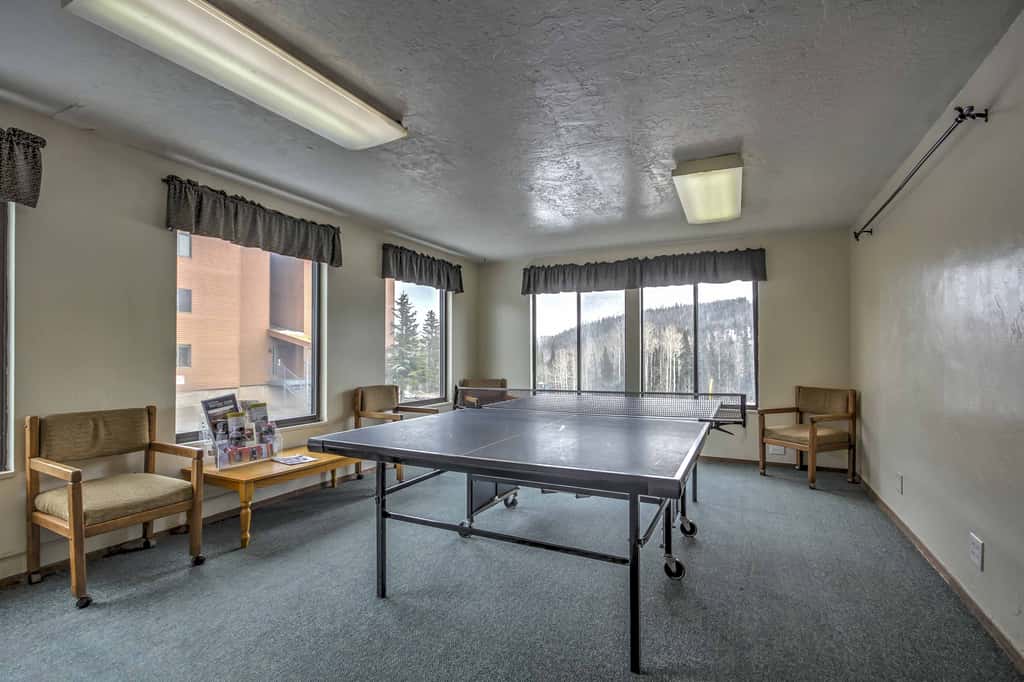 Romantic Ski Haven w/ Balcony: Brian Head Studio