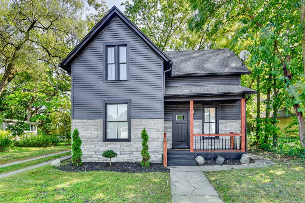 2 MI to Notre Dame: Dog-Friendly Home w/ yard!