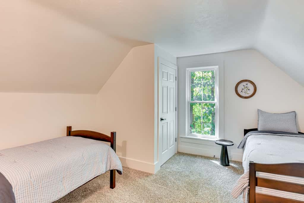 2 MI to Notre Dame: Dog-Friendly Home w/ yard!