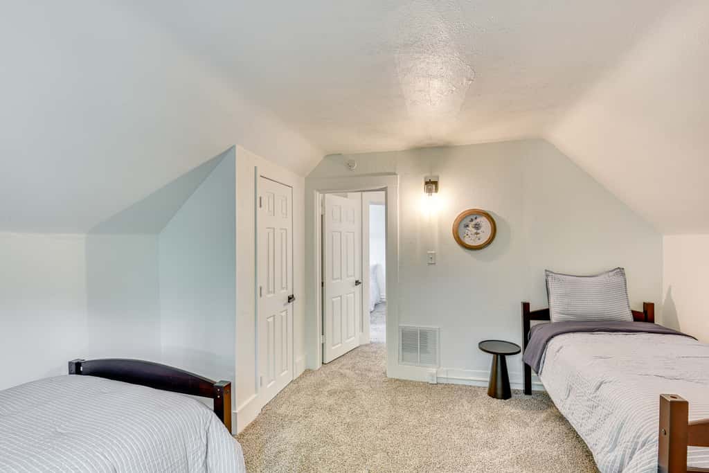 2 MI to Notre Dame: Dog-Friendly Home w/ yard!