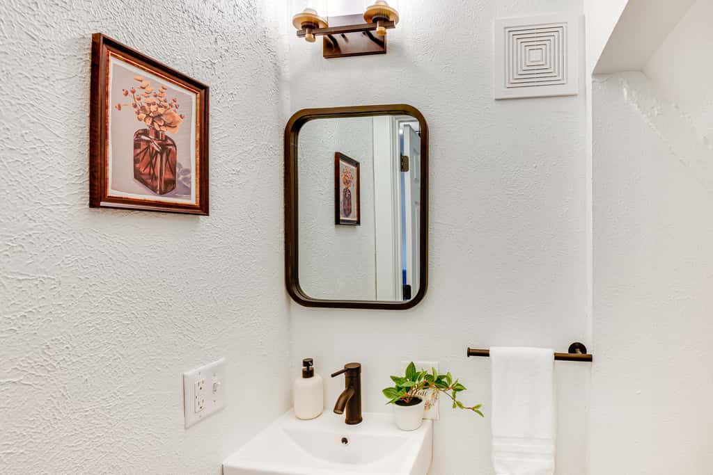 2 MI to Notre Dame: Dog-Friendly Home w/ yard!