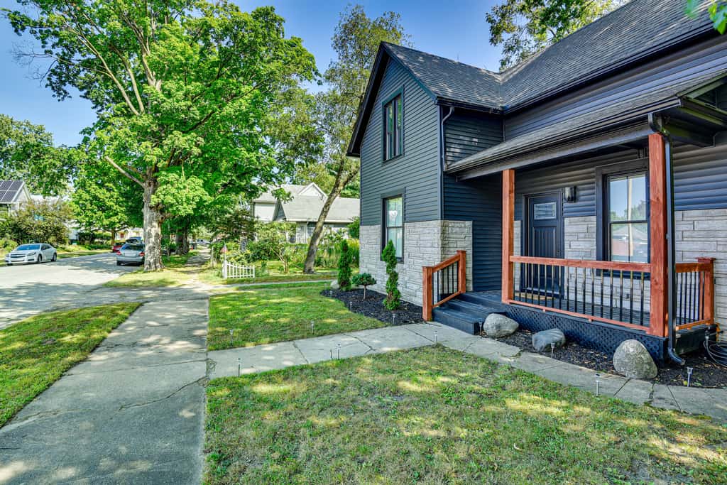 2 MI to Notre Dame: Dog-Friendly Home w/ yard!