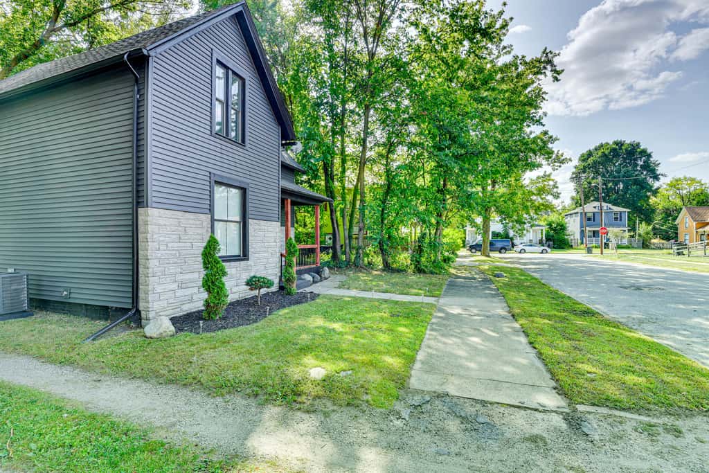 2 MI to Notre Dame: Dog-Friendly Home w/ yard!
