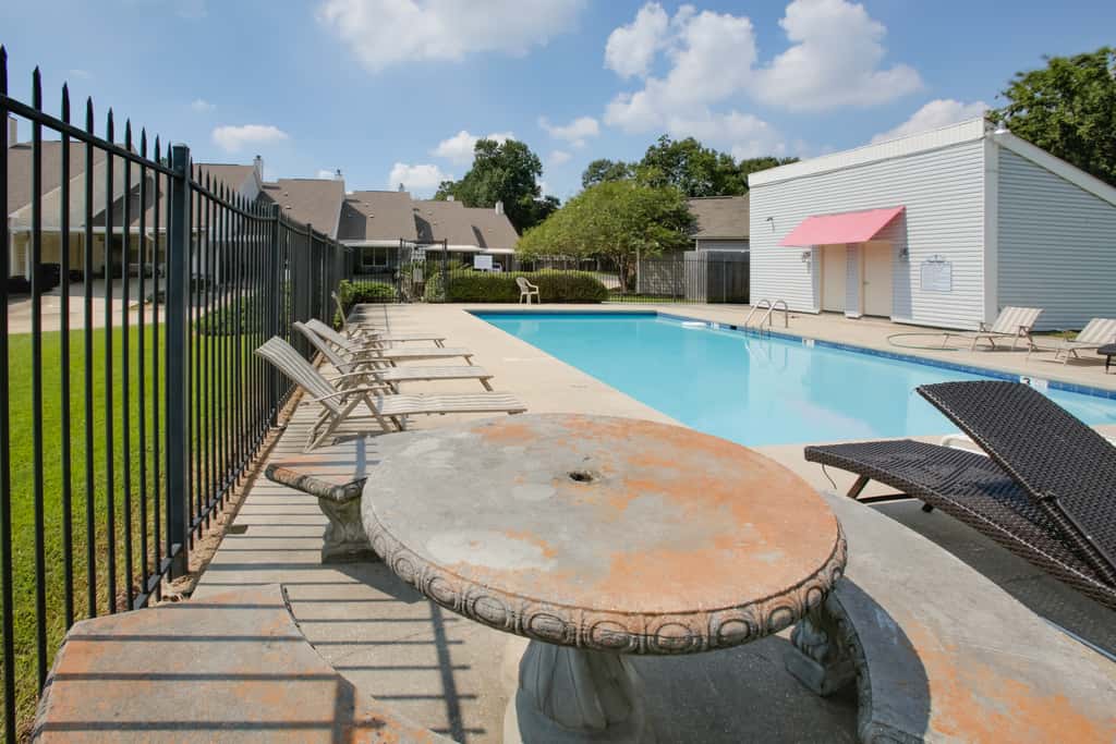 Baton Rouge Townhome w/ Pool Access - 7 Mi to LSU!