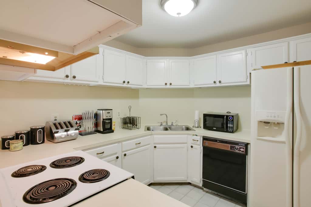 Baton Rouge Townhome w/ Pool Access - 7 Mi to LSU!