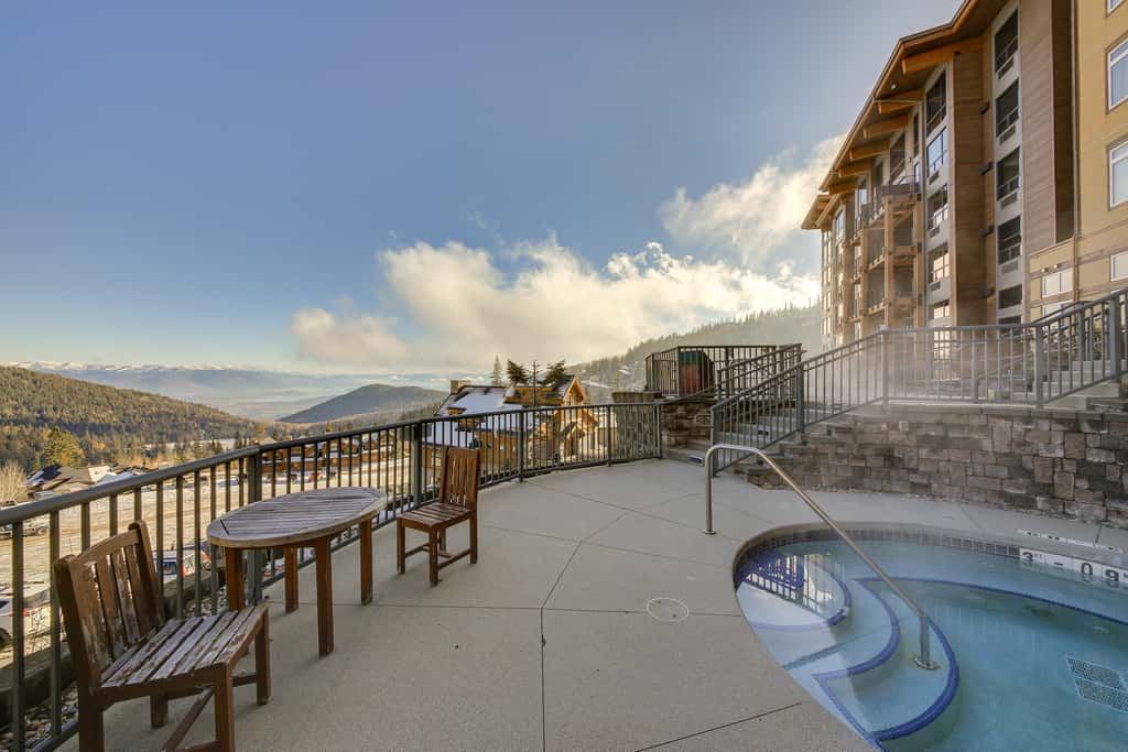 Luxe Schweitzer Condo w/ Hot Tub: Ski-In/Ski-Out!