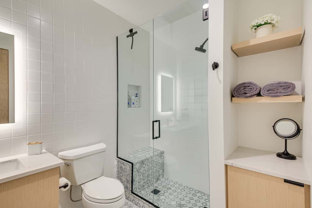 Luxe Schweitzer Condo w/ Hot Tub: Ski-In/Ski-Out!