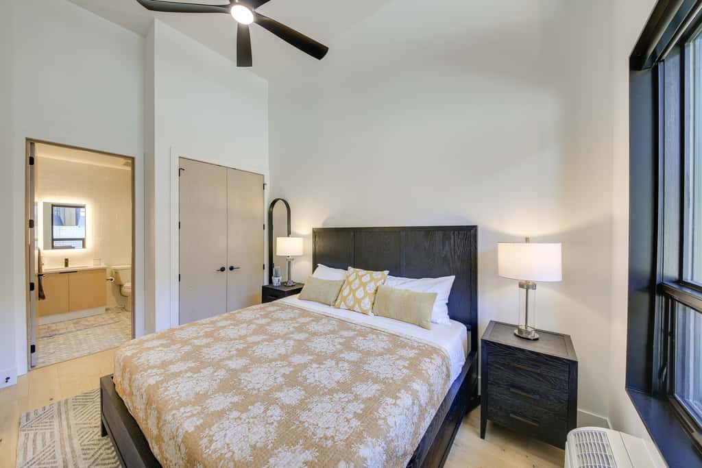 Luxe Schweitzer Condo w/ Hot Tub: Ski-In/Ski-Out!