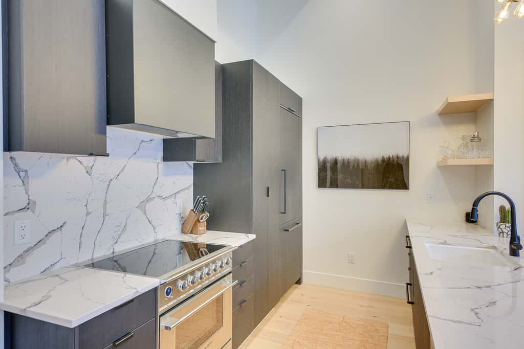 Luxe Schweitzer Condo w/ Hot Tub: Ski-In/Ski-Out!
