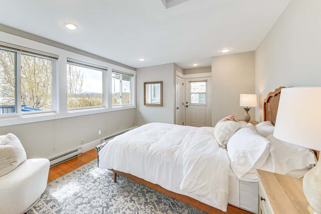 Stunning Sandpoint Lakefront Home: Hot Tub + Dock