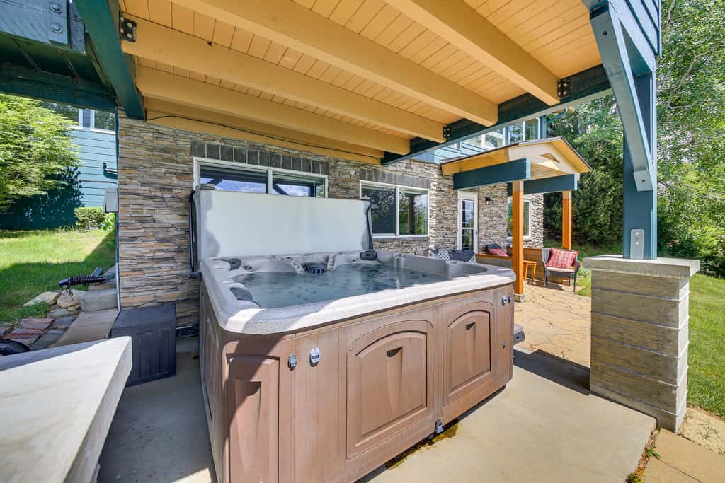Stunning Sandpoint Lakefront Home: Hot Tub + Dock