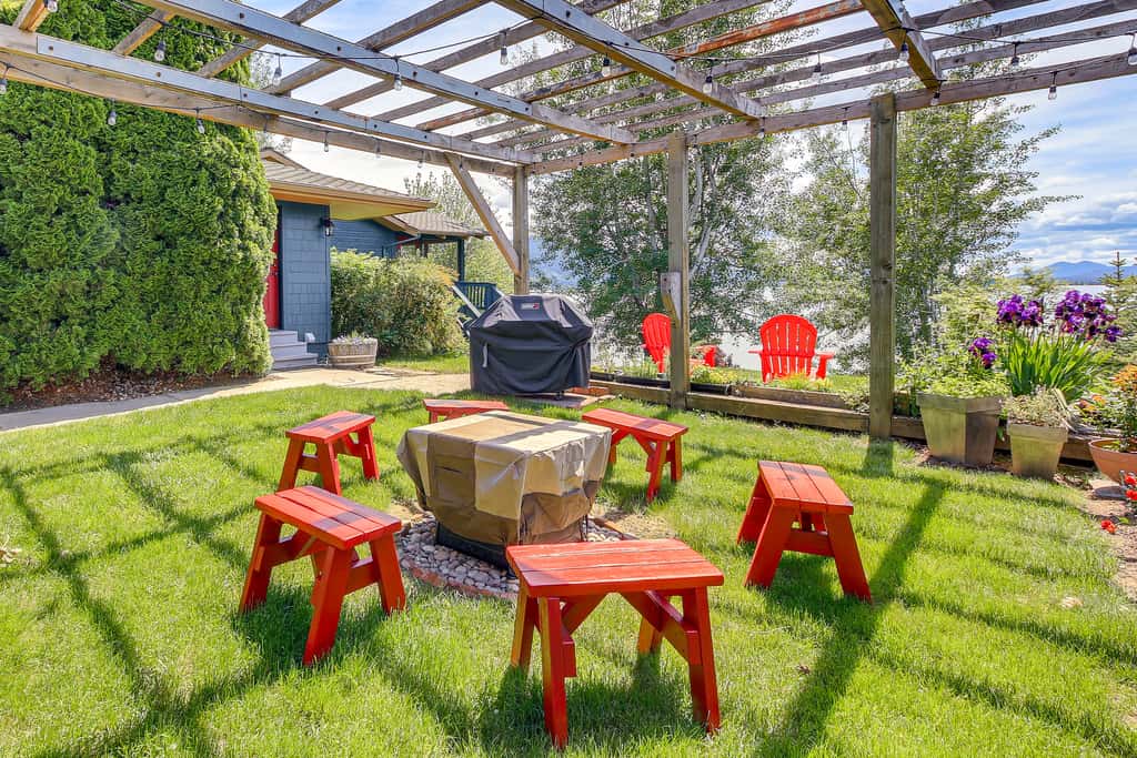 Stunning Sandpoint Lakefront Home: Hot Tub + Dock