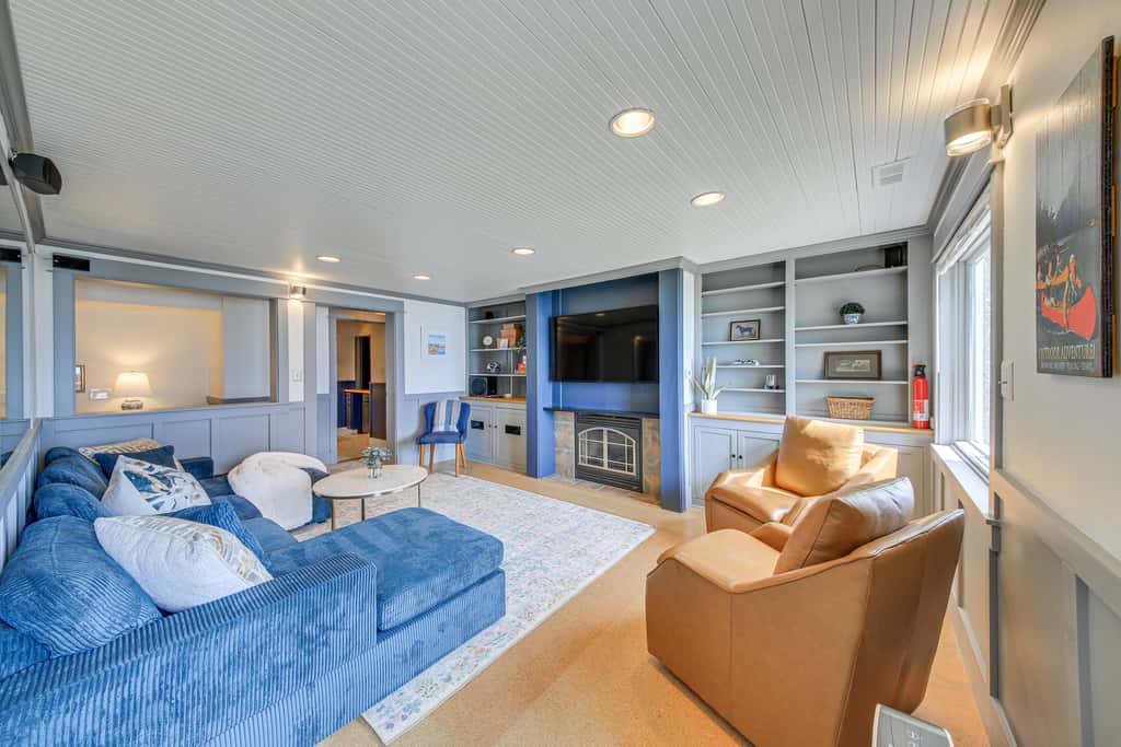Stunning Sandpoint Lakefront Home: Hot Tub + Dock